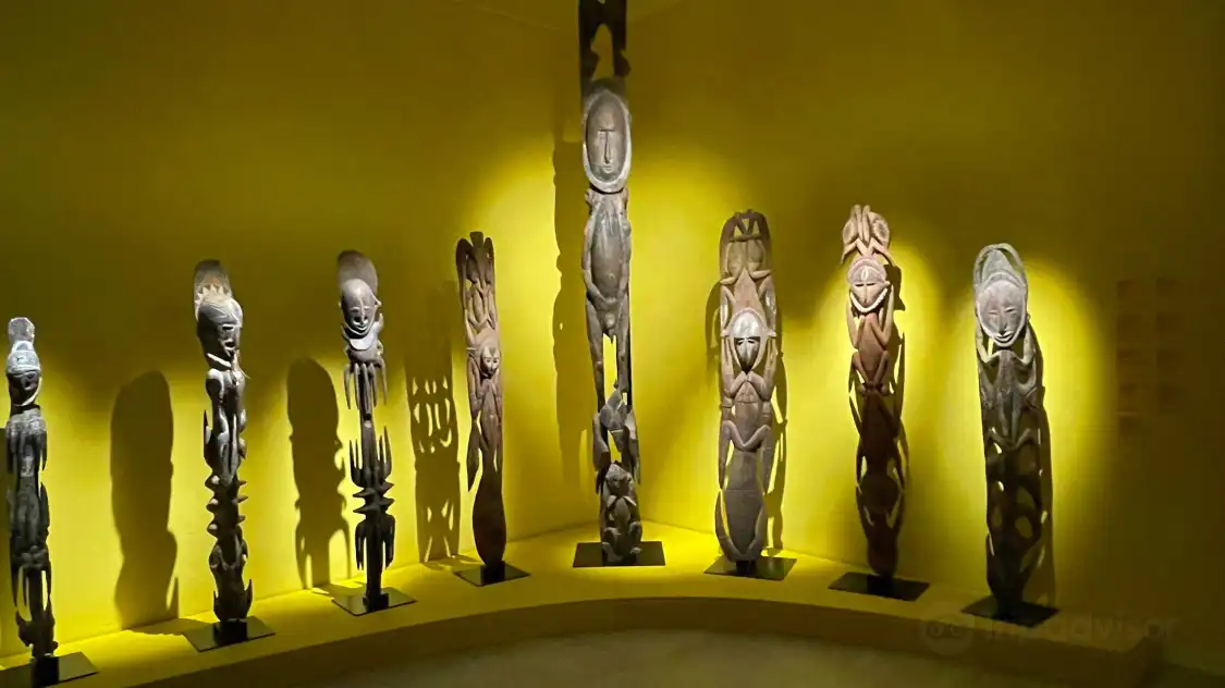 Hotels near Museum of Cultures