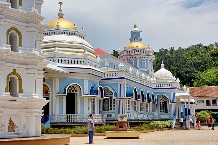 Hotels near Mangeshi Temple