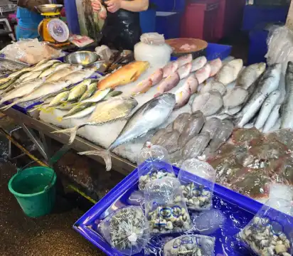 Hotels near Lan Pho Na Kluea Market