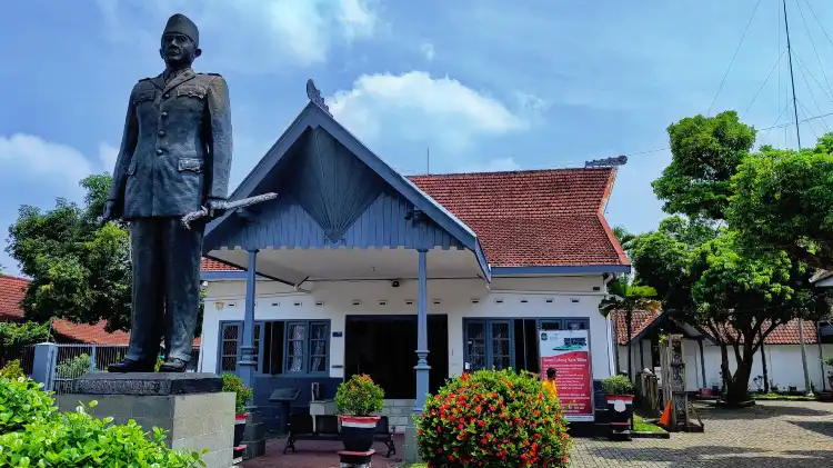 Hotels in Sananwetan