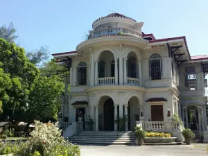 The Molo Mansion