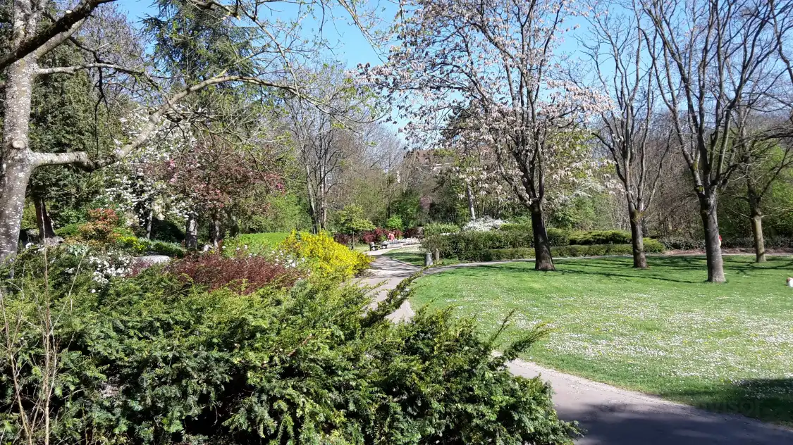 Hotels near Carrières Bacquin Park