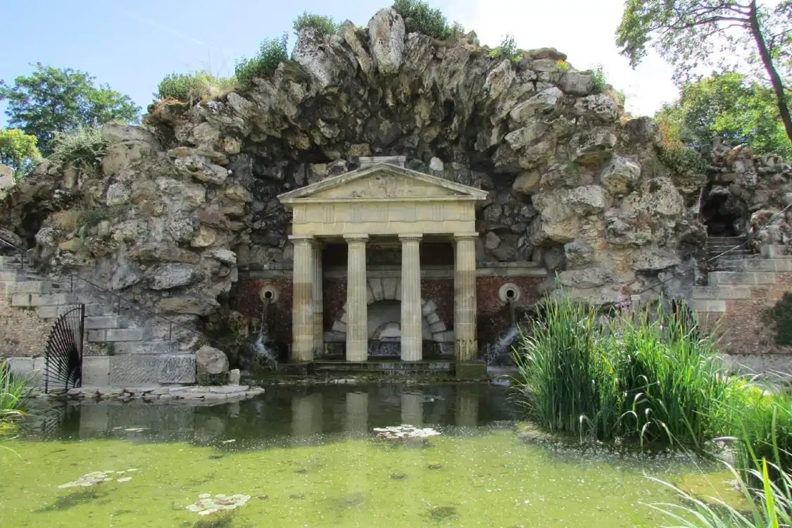 Parc de la folie Saint James附近的飯店