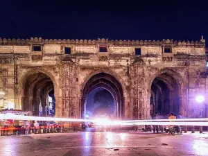 Teen Darwaja