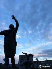 Monument to Waiting Woman