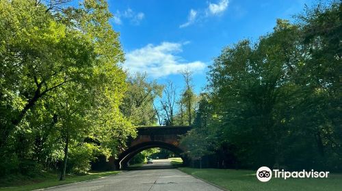 Colonial Parkway