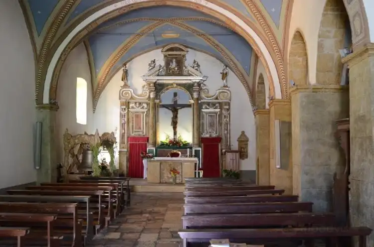 Hotels in Labro