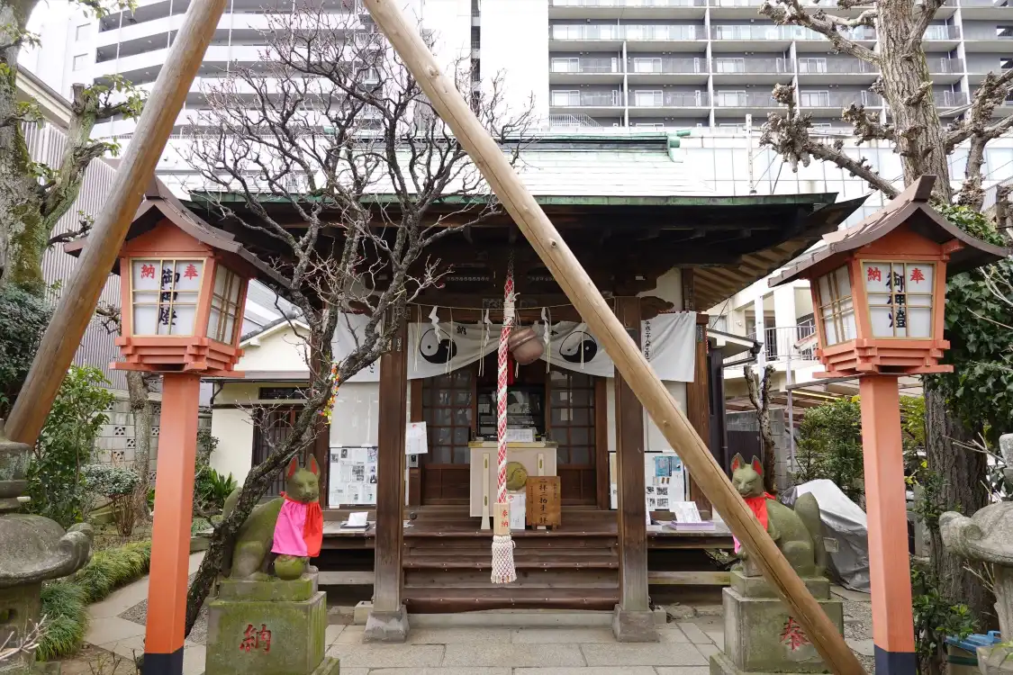 Отели рядом с достопримечательностью «Yotsuya Oiwainari Tamiya Shrine»