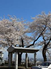 呉羽山公園展望台(立山あおぐ特等席)