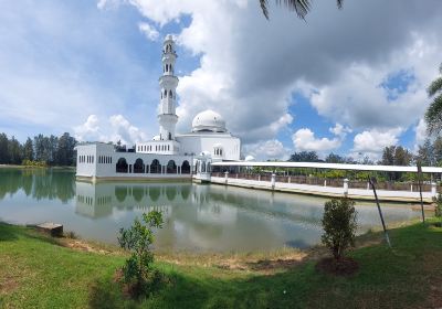 Tengku Tengah Zaharah Mosque