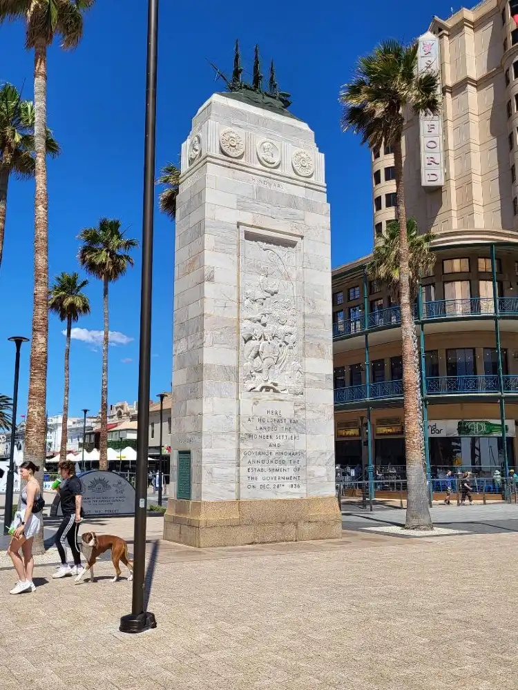 Hotels near Glenelg Pioneer Memorial