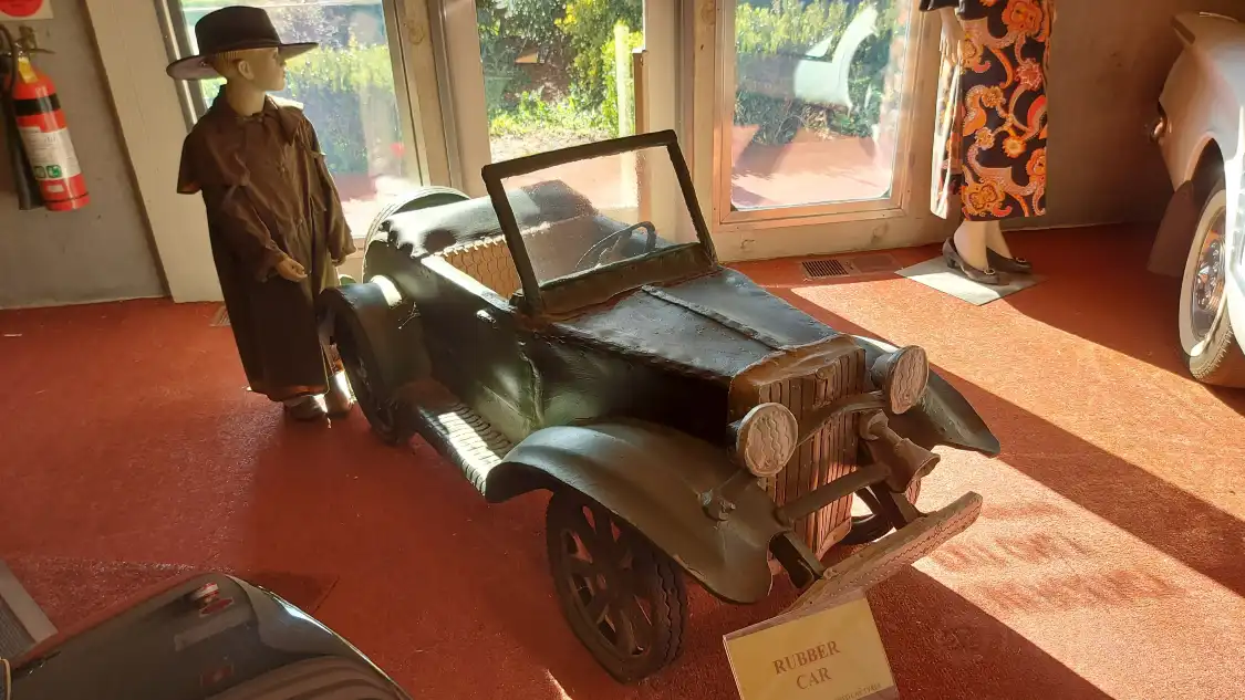 Hotels near McFeeters Motor Museum