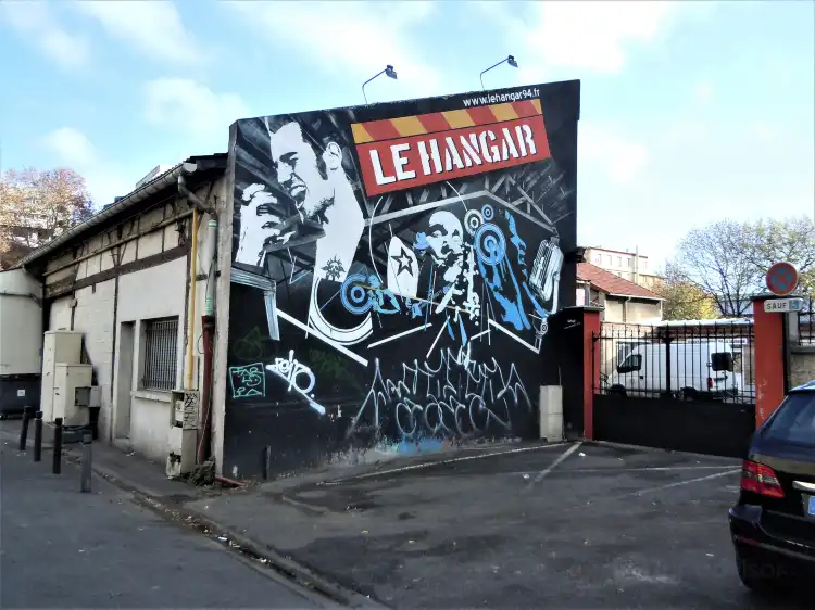 Hotels near Fresque Le Hangar