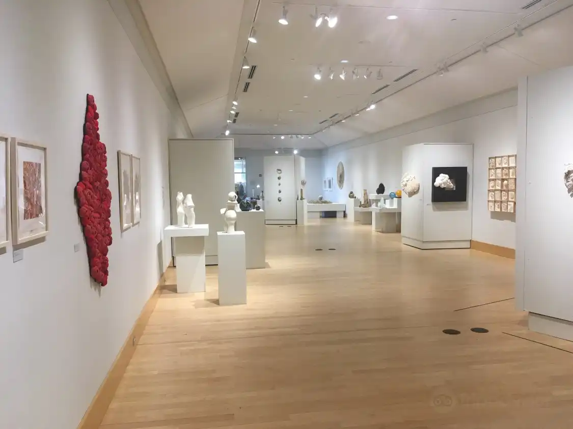 Các khách sạn gần Flinn Gallery