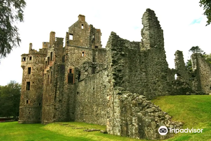 Huntly Castle