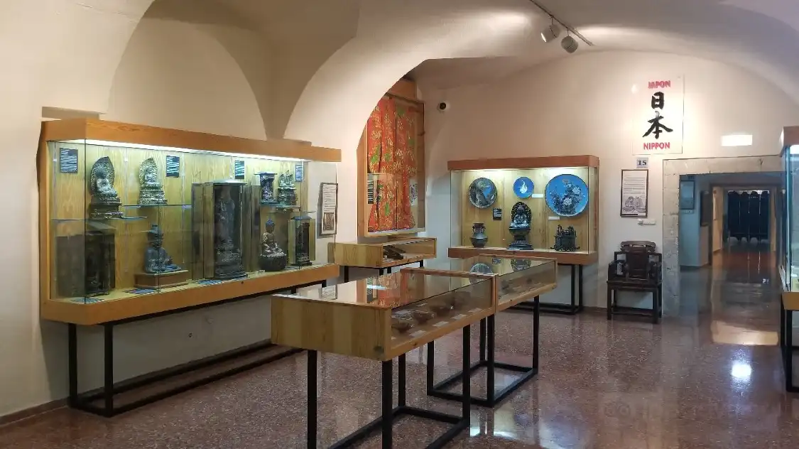 Hotels near Museo Oriental