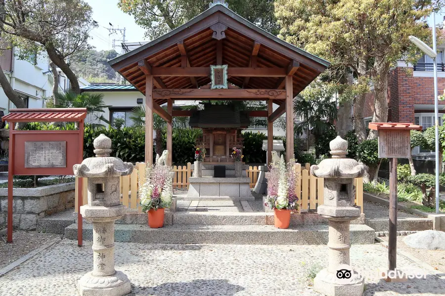 Antokugu Shrine and Shinriko Benzaiten