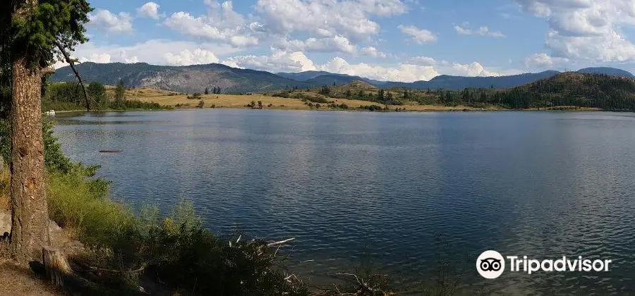 Niskonlith Lake Provincial Park