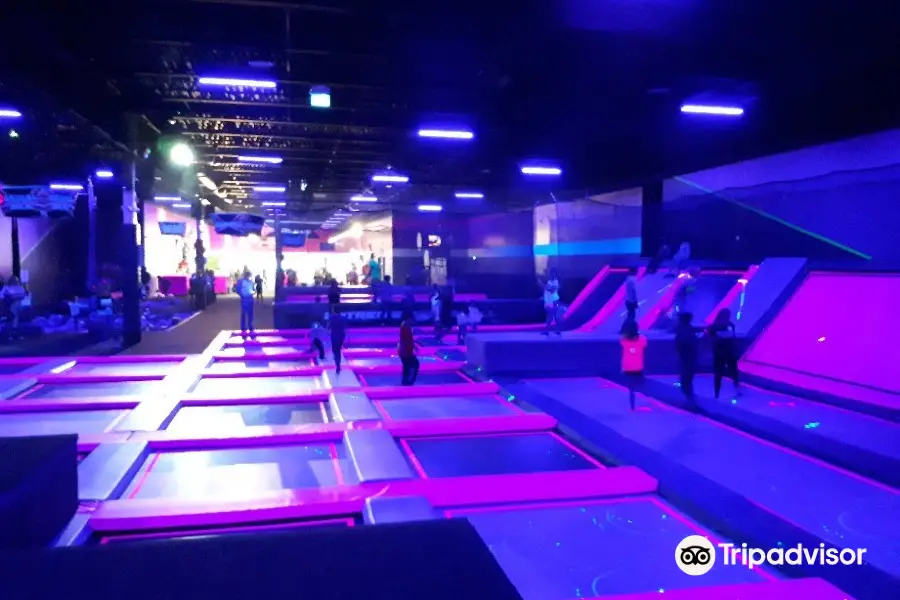 X-Play Trampoline Amusement Park