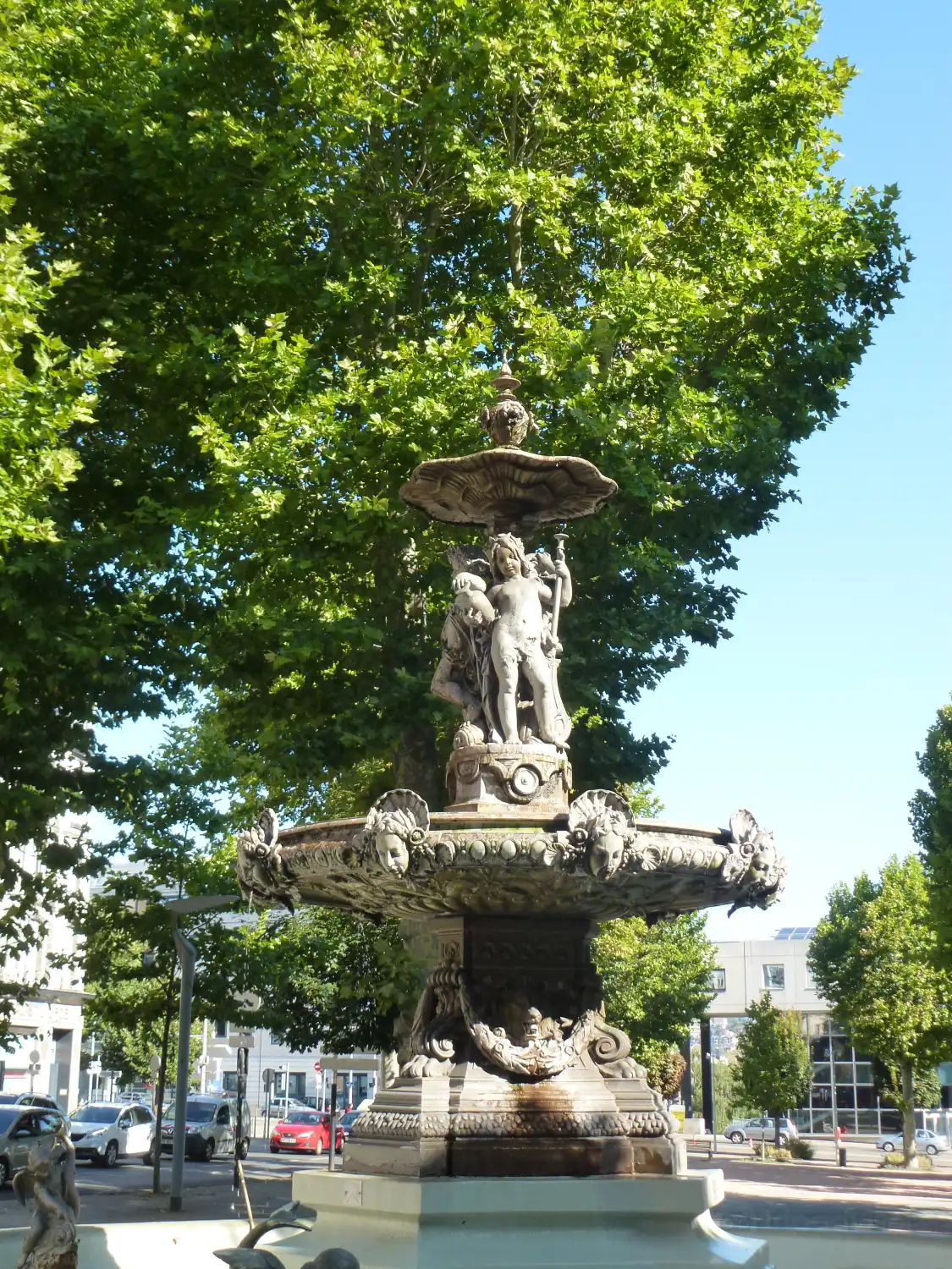 Hotels near Place Delille