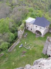 Castle ruins in Čabraď