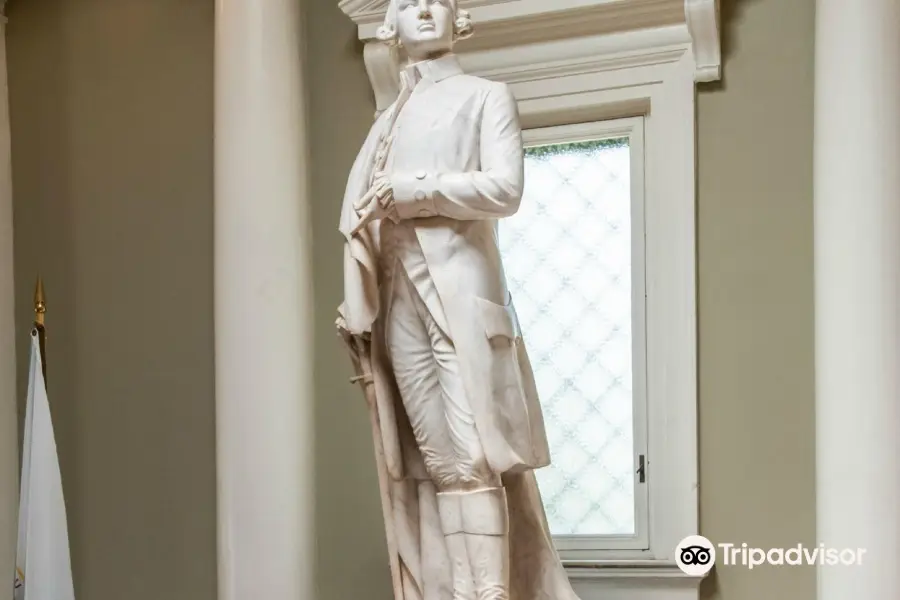 Statue of General Warren