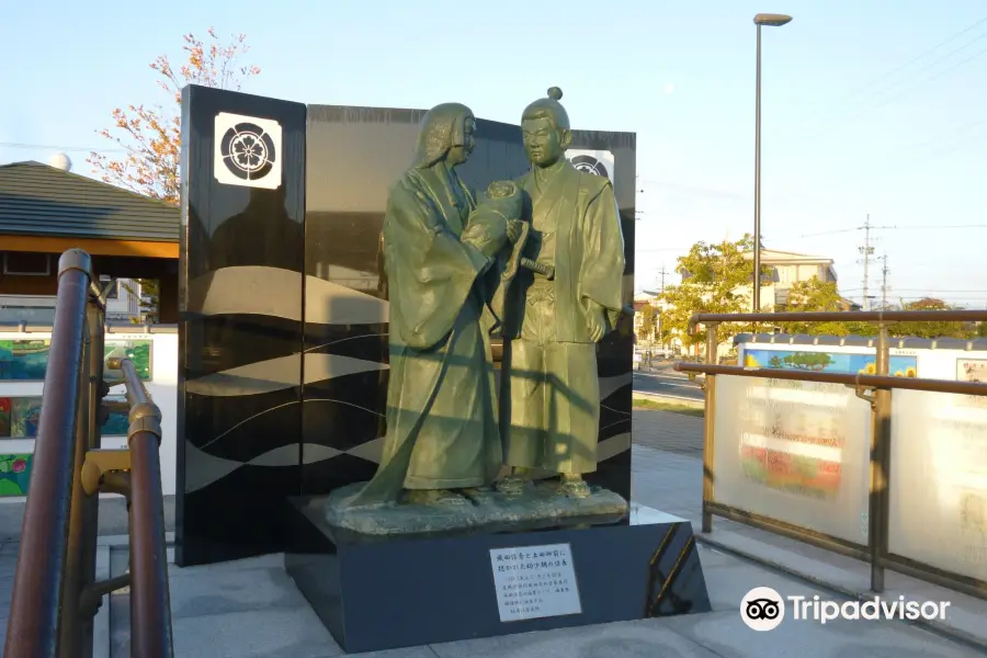 Nobuhide Oda, Dota Gozen and Nobunaga Statues