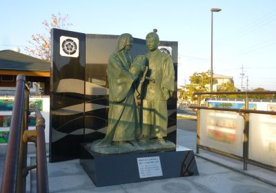 Nobuhide Oda, Dota Gozen and Nobunaga Statues