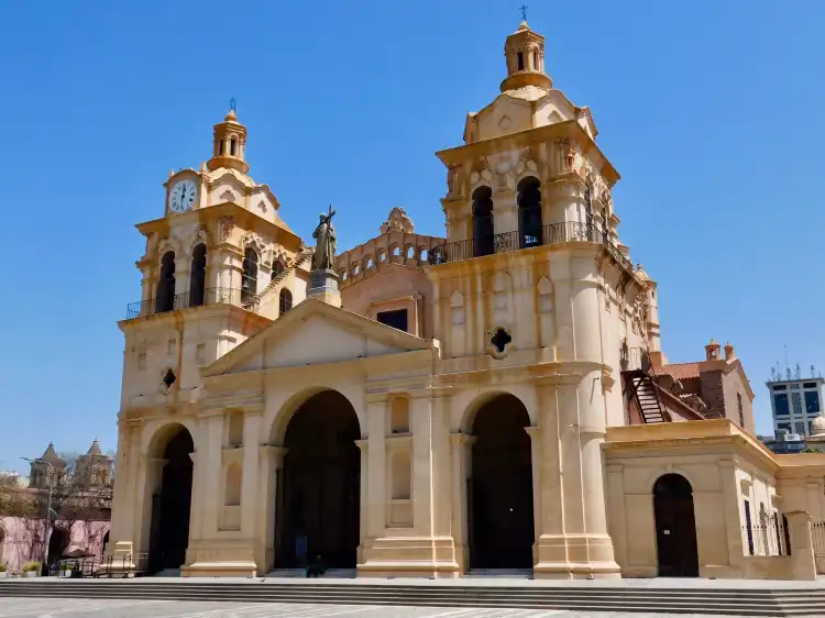 Các khách sạn gần Plaza San Martin