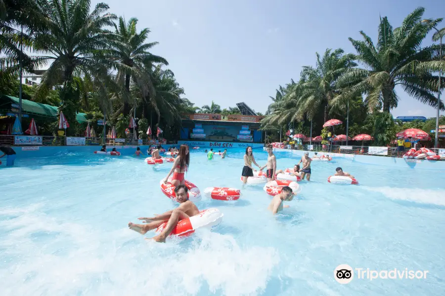 Công viên nước Đầm Sen - Dam Sen Water Park