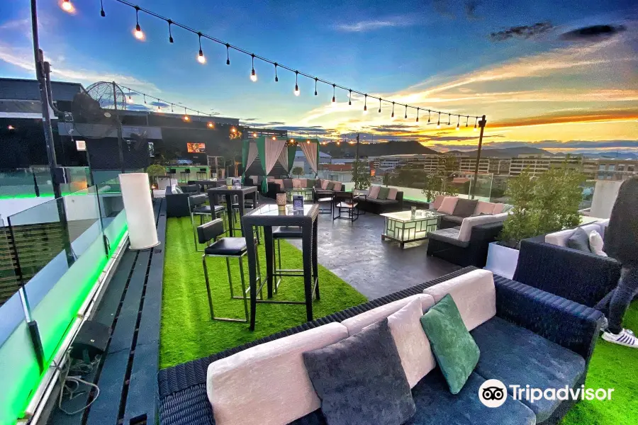 EAST Rooftop Bar & Lounge