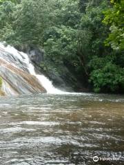 Dhoni Waterfalls