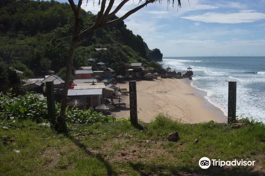 Watulawang Beach