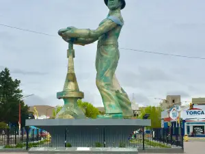 El Gorosito • Monumento al trabajador petrolero