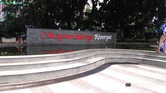 Plaza Cikapundung River Spot