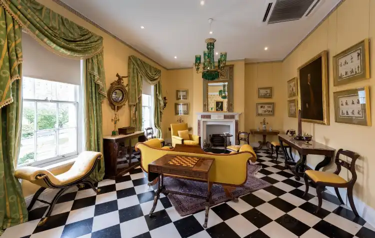 Hotels in East Melbourne