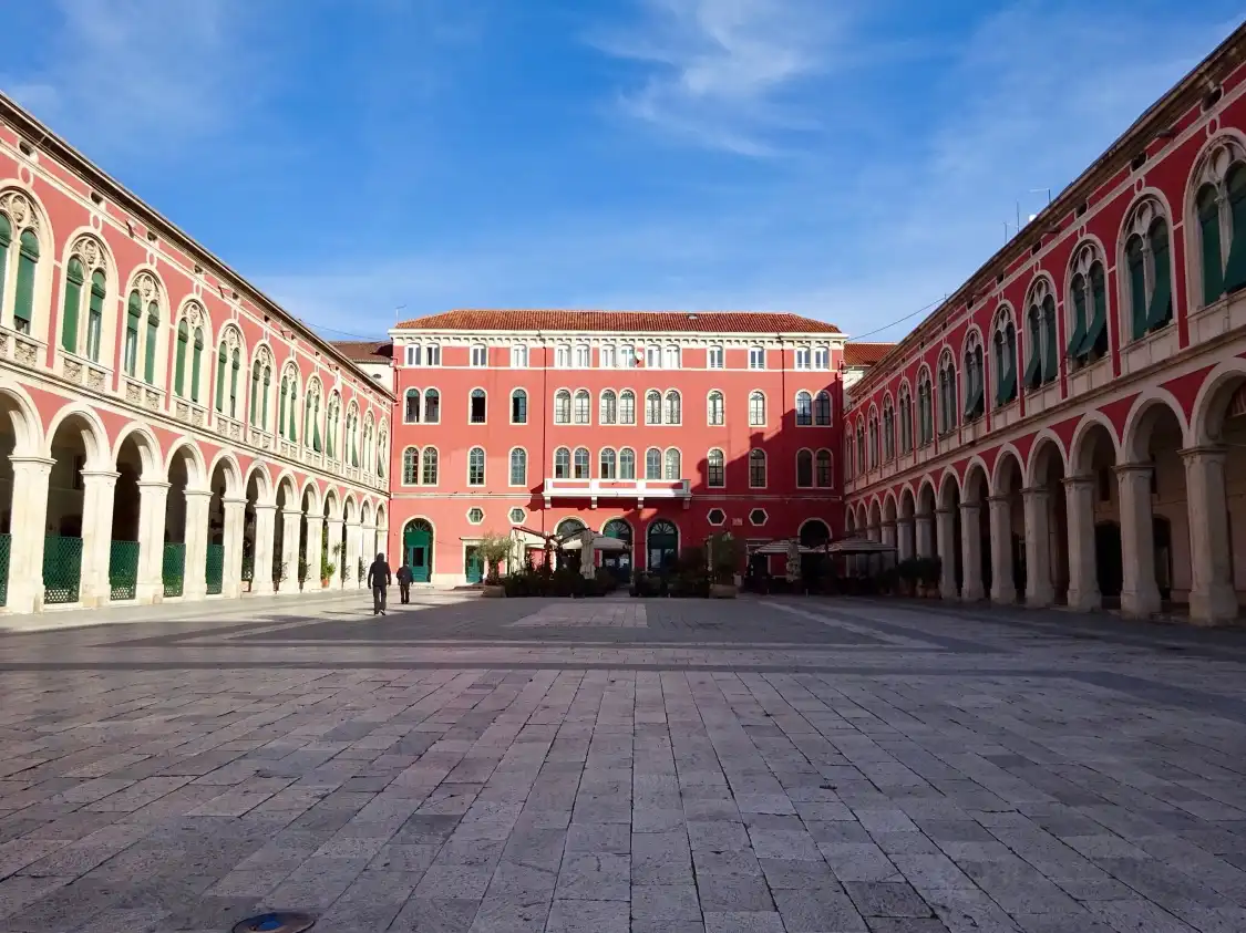 Hotels near Prokurative