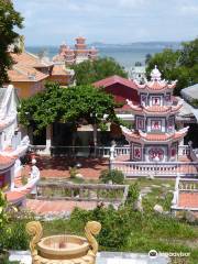 Linh Long Tu Temple