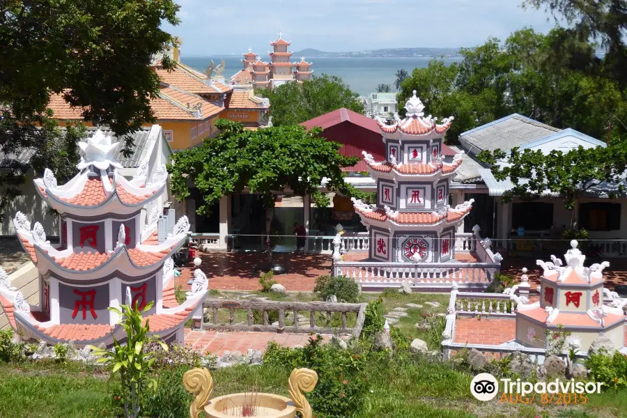 Linh Long Tu Temple