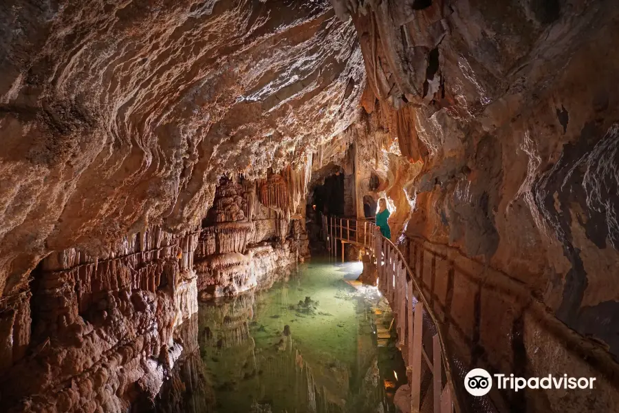 Grotte de Limousis