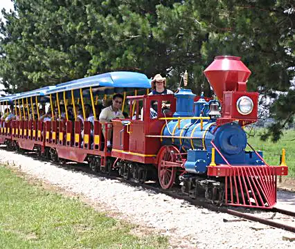 Hotels near MAGIC Worm Ranch