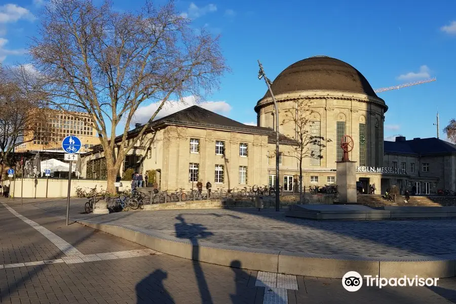 Denkmal fuer Nikolaus August Otto und Eugen Langen