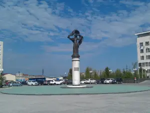 a monument to "the pioneers of Urengoi"