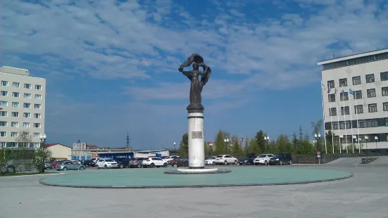 a monument to "the pioneers of Urengoi"