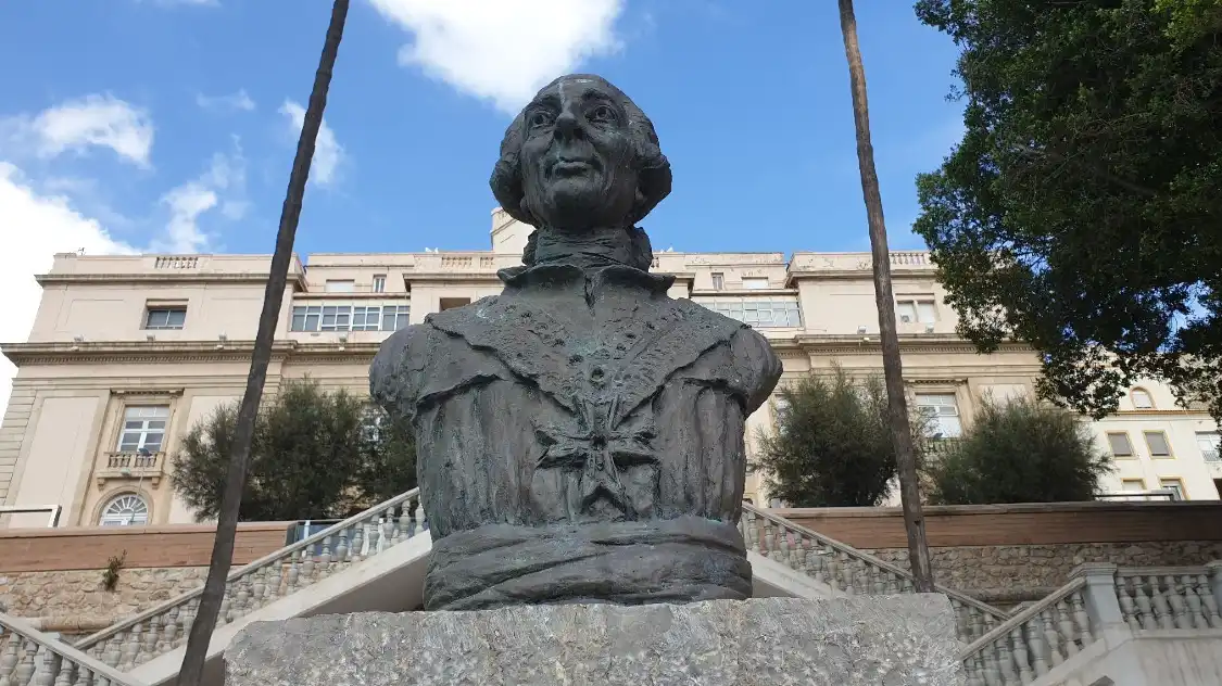 Hôtels à proximité de : Escultura de Carlos III