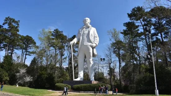 Sam Houston Statue & Visitor Center