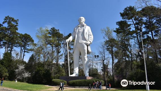 Sam Houston Statue & Visitor Center