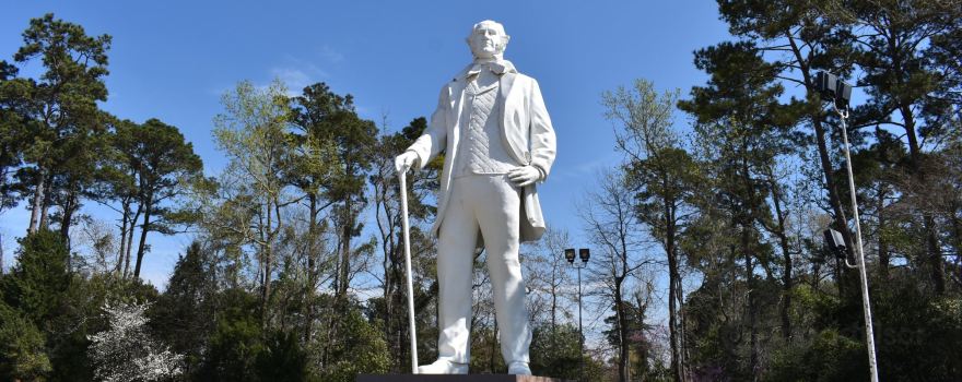 Sam Houston Statue & Visitor Center