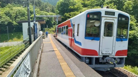 恋し浜駅