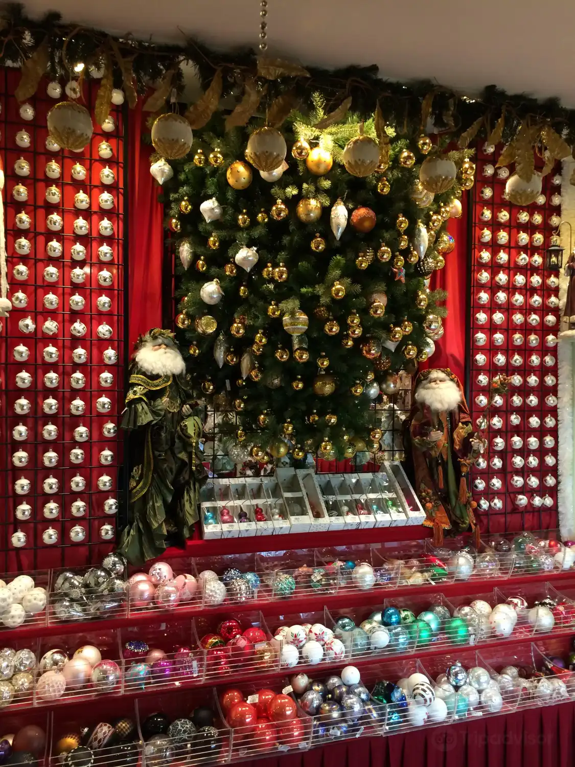 Hotel dekat Christmas Museum Shop